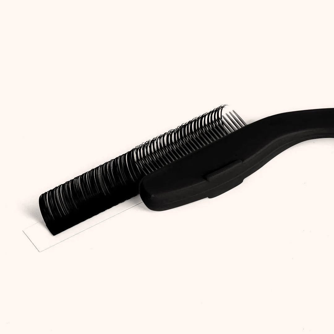 KOLYBEL Curved Lash Spike Comb, professional lash separator tool for eyelash extensions. Smooth rounded teeth fluff volume lashes without pulling, ergonomic curved design for salon lash artists. Waterproof plastic, pink & black options, ideal grafting & aftercare lash accessory.